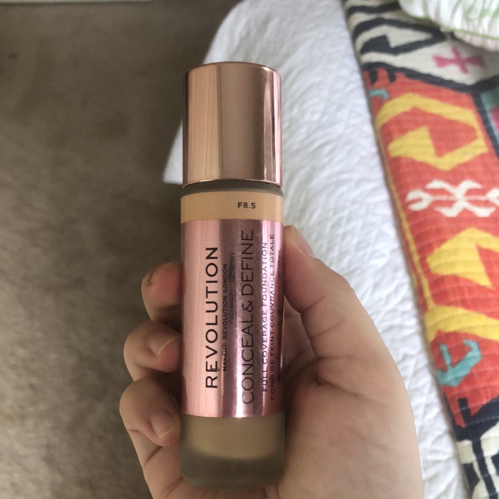 REVOLUTION - F8.5 Conceal & Define Foundation